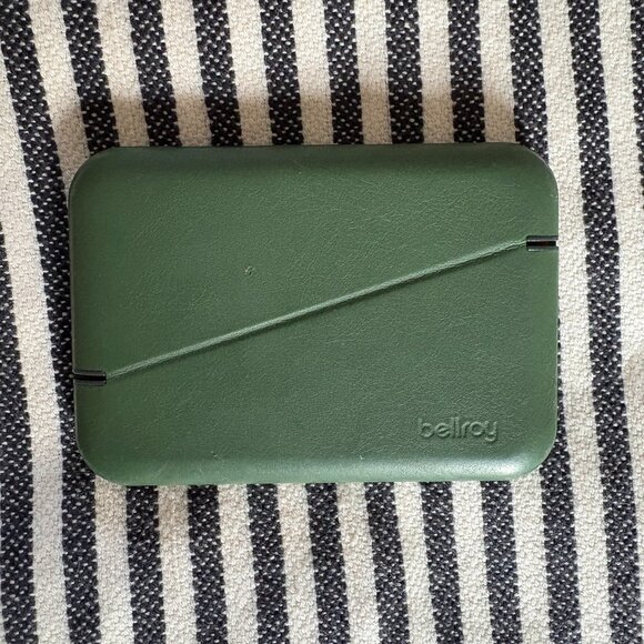 Bellroy Flip Case - Picture 1 of 4